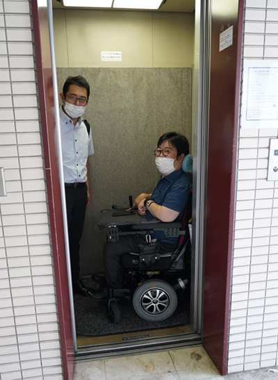 施設内写真入り口